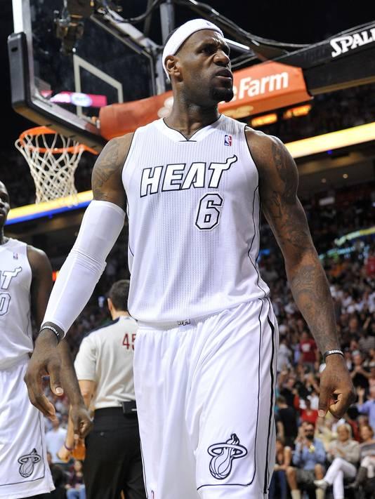LeBron James makes ‘greatness look easy’ vs. Lakers