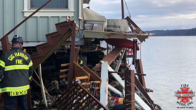 Barge floats away, strikes 3 waterfront homes in Gig Harbor