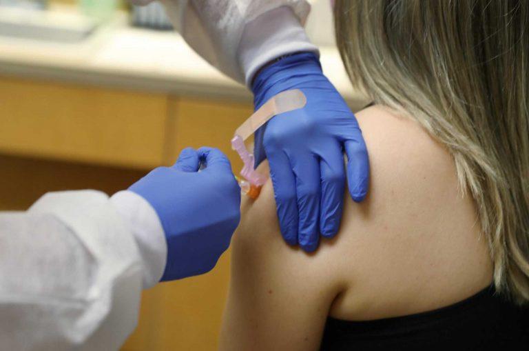To avoid a 'twindemic' health experts urge people to get their flu shots for the 2021-22 season