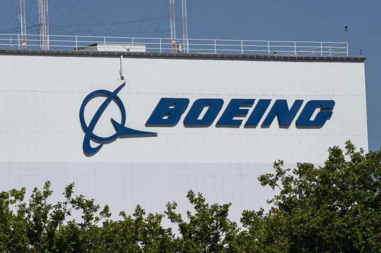 Boeing expects to lose $1B because of problems with 787 Dreamliner jet