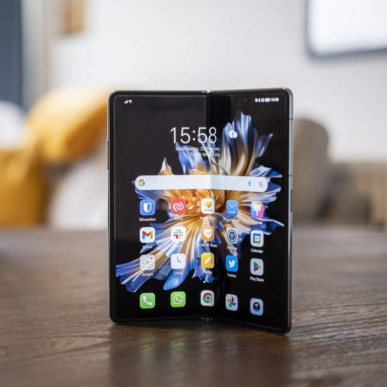 Honor Magic VS review: foldable perks, foldable quirks