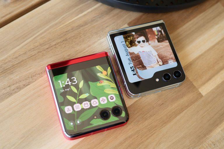 The Galaxy Z Flip 5’s cover screen software beats Motorola’s in every way but one