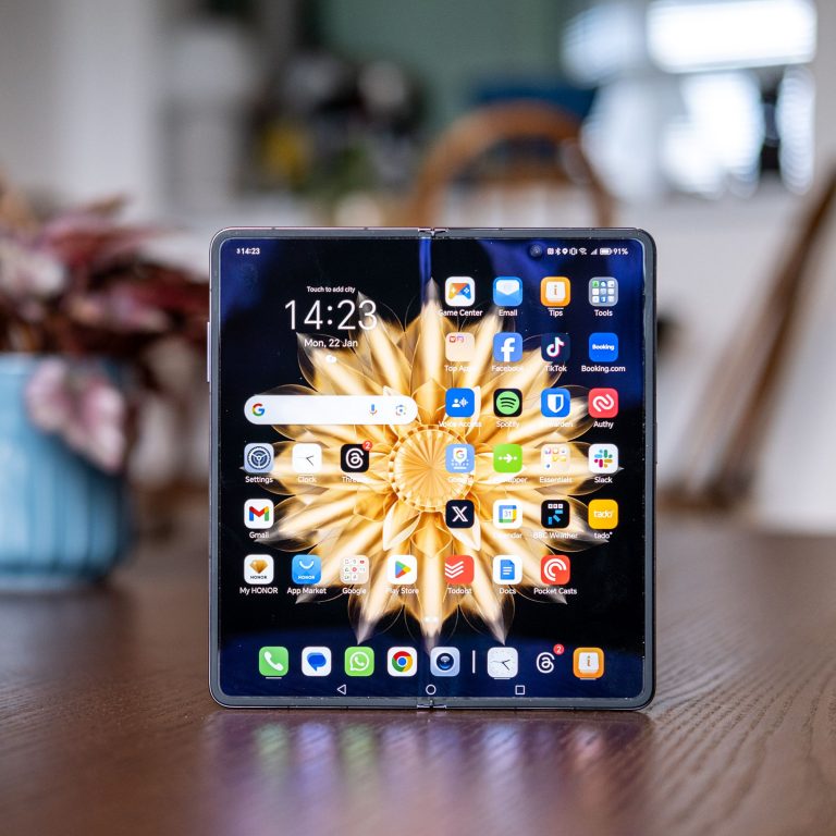 Honor Magic V2 review: fabulous foldable running so-so software