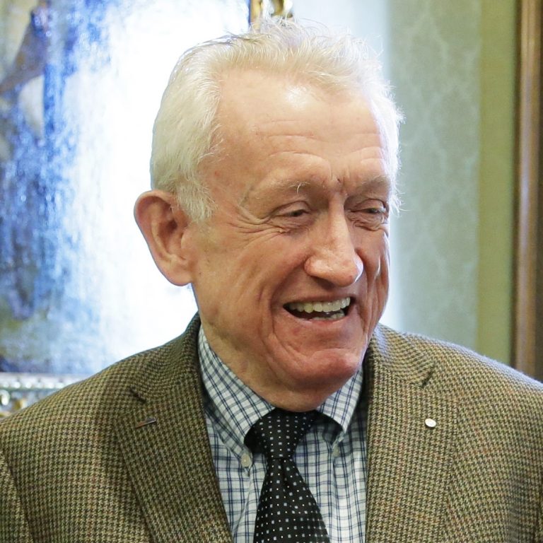 Ralph Munro’s legacy passed Washington history to future generations