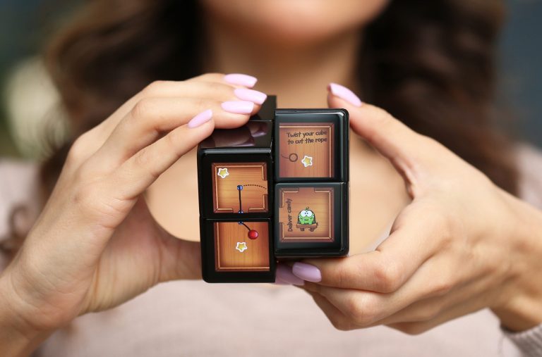 This $299 Rubik’s Cube swaps colored squares for LCD screens