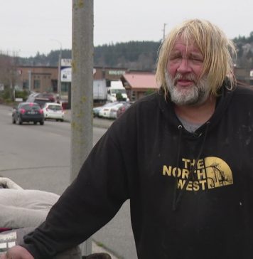 Oak Harbor’s ‘Jeff the Giant’ passes away at 56