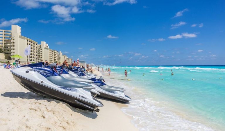 Tipping Just Got More Expensive in Cancun as Winter 2025–26 Prices Surge