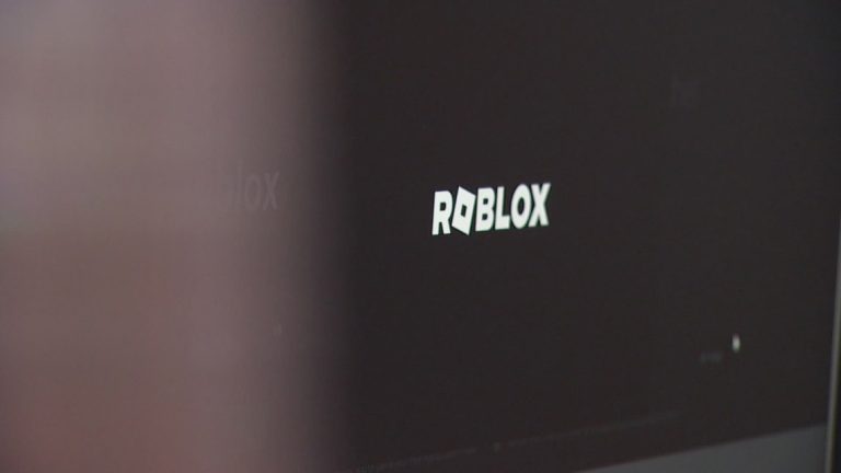 Snohomish County parents sue Roblox after alleged exploitation of 12-year-old daughter