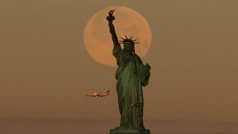 Wolf Moon 2026 Arrives Tonight – Stunning Photos From Around the US & Europe
