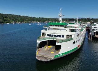 Wenatchee returns to service after log strike, restoring Seattle-Bainbridge ferry capacity