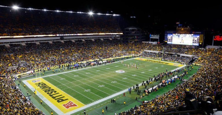 Who will the Houston Texans play in the AFC Divisional Round?