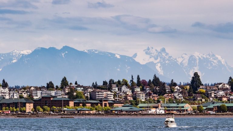 Everett mayor issues directive restricting federal immigration agents from city buildings