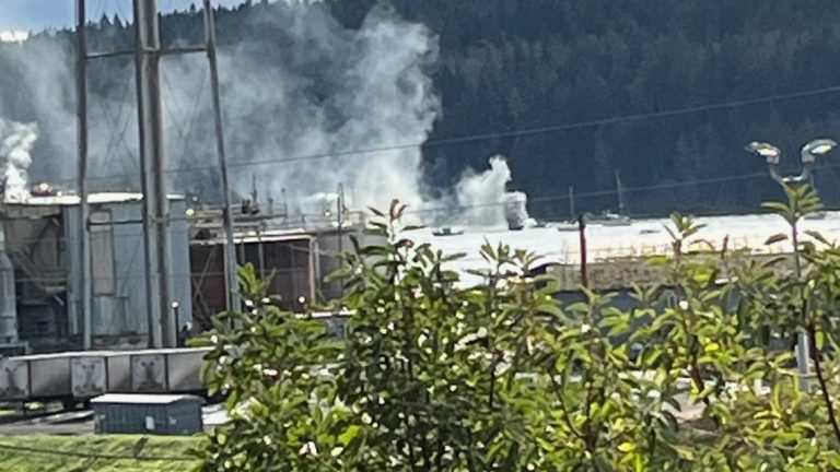2 injured in Port Townsend sailboat explosion, fire