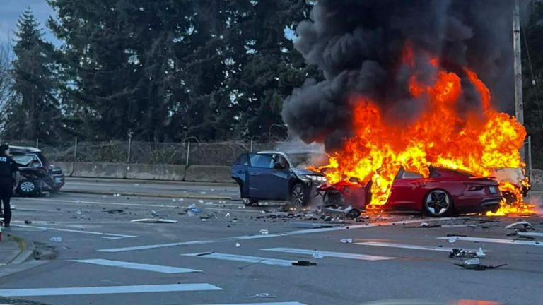 1 dead, 2 injured in multi-vehicle crash in Federal Way