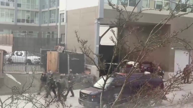 SPD negotiating with barricaded man at North Seattle apartment complex
