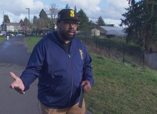 Seattle TSA officer says morale is declining as government shutdown continues