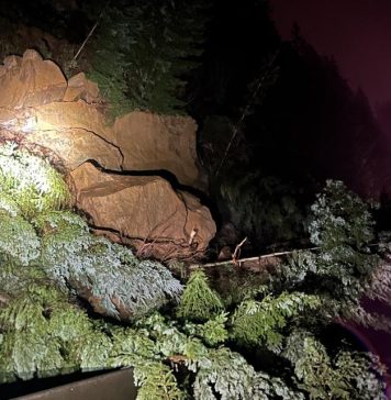 Landslides block all lanes of I-5 north near Bellingham