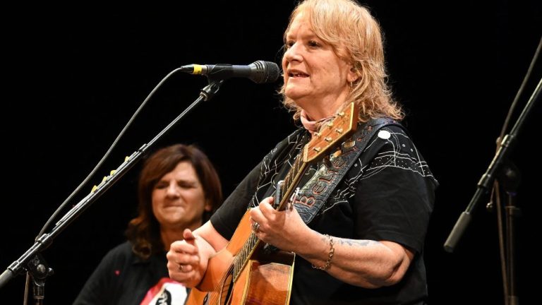Indigo Girls Receive Outpouring of Love After Emily Saliers Tearfully Acknowledges Two Incurable Conditions That Will Affect Vocals on Tour
