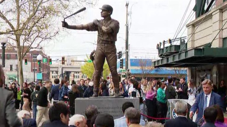 Ichiro statue damaged during unveiling