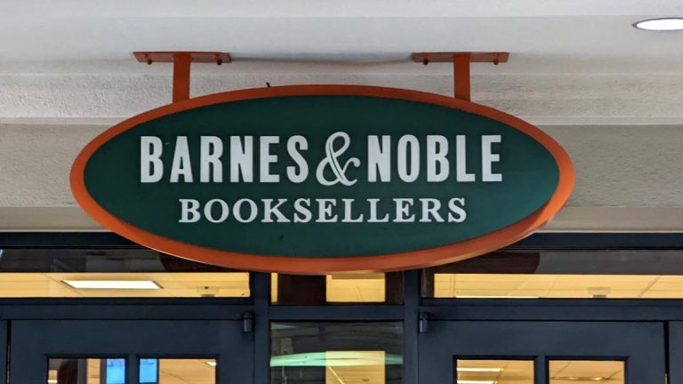 Barnes & Noble set to reopen in downtown Seattle, signaling retail momentum, DSA says