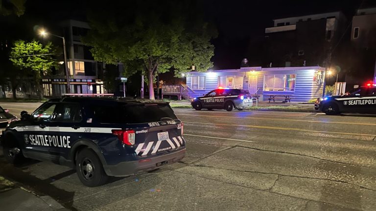 Burglars break into 2 Ballard restaurants, causing damage