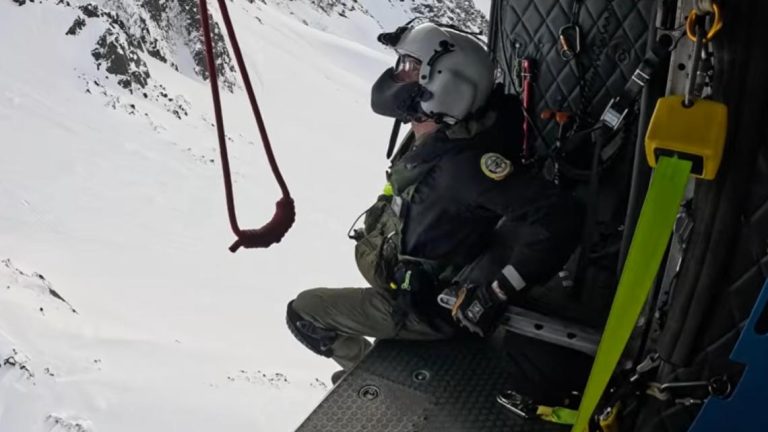 Helicopter rescue saves 2 stranded skiers near Cascade Pass