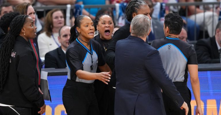 Tempers flare between Geno Auriemma and Dawn Staley as UConn’s undefeated season comes to an end